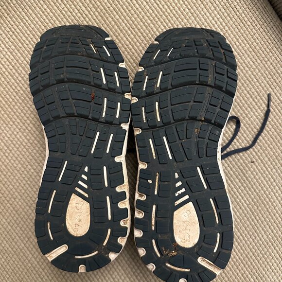 Brooks Women's Running shoes - Picture 2 of 5